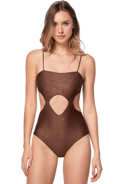 one-piece-cut-out-texturizado-con-destellos