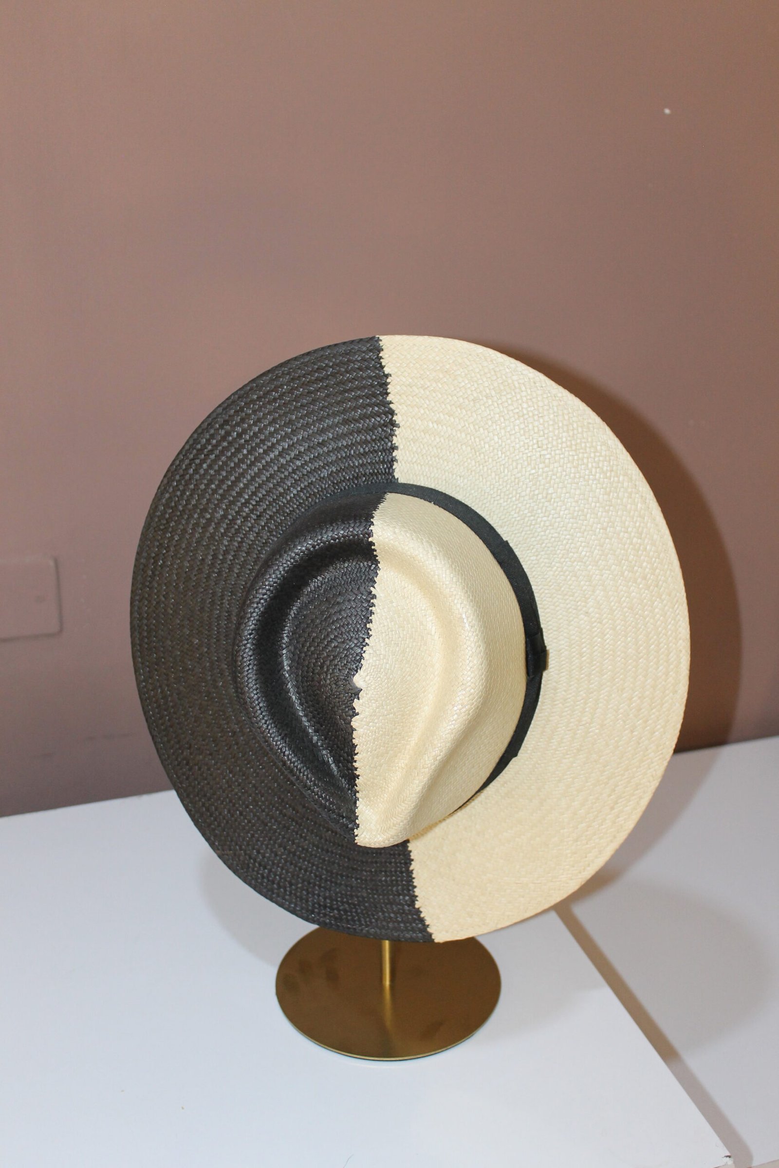 sombrero-black-and-white-australiano
