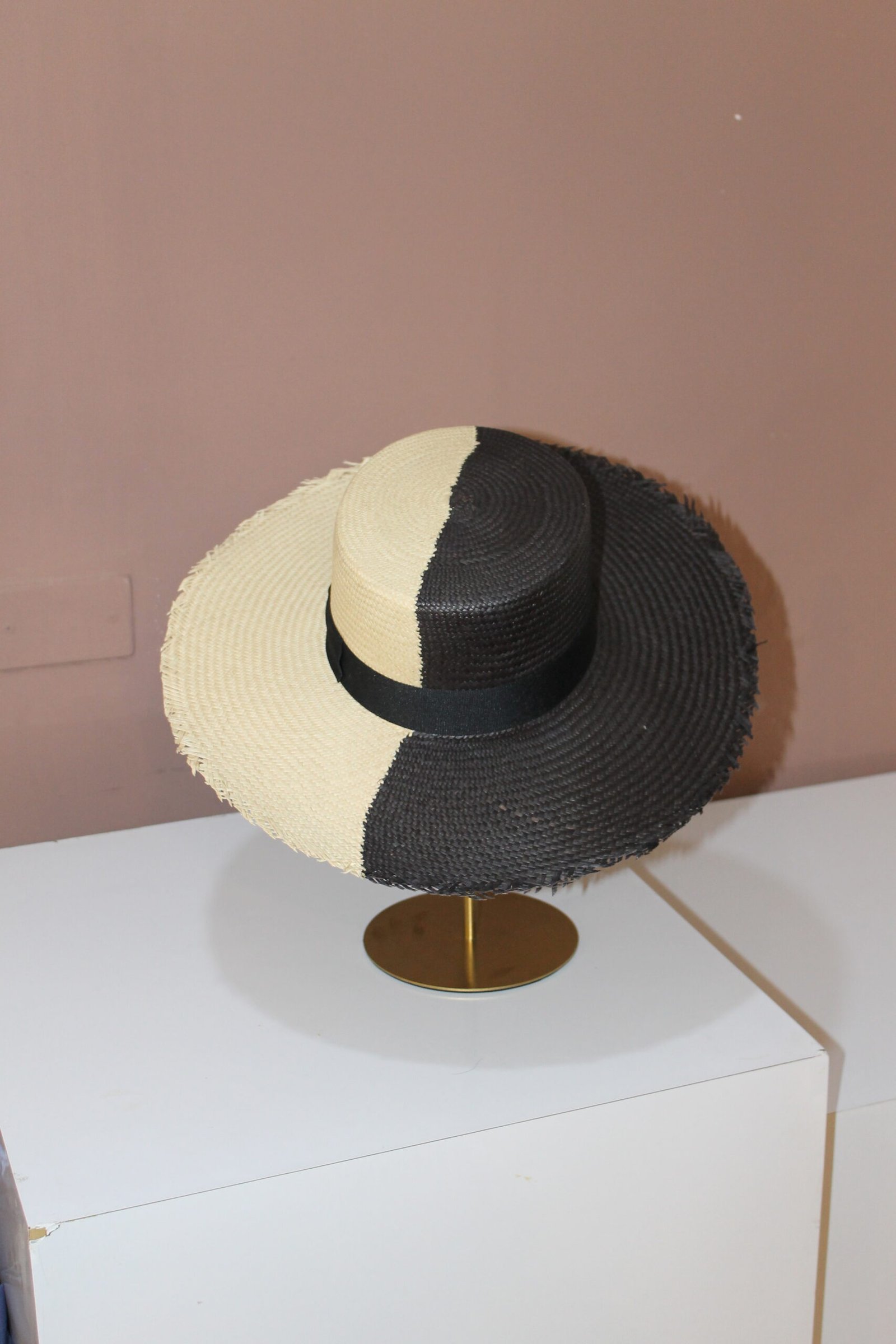 sombrero-black-and-white-cordobes-desflecado