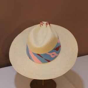 SOMBRERO BLANCO FRANJA AZUL, ROJO Y ROSA